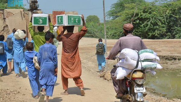  توزيع المساعدات