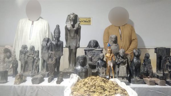 قطع اثرية يشتبه في