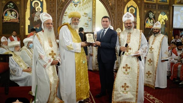 البابا تواضروس يكرم