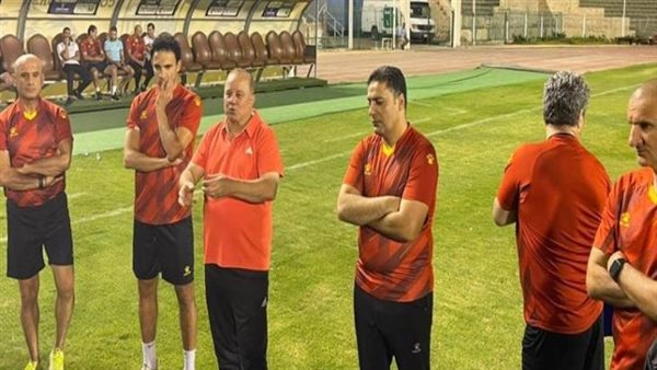 شوقى غريب مع جهازه