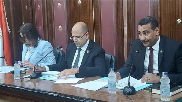  لجنة الطاقة والبيئة