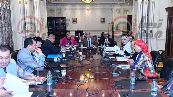  لجنة القوي العاملة