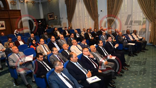 جانب من اجتماع لجنة