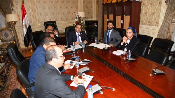  لجنة الشباب والرياضة