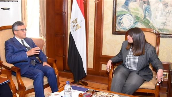 وزيرة الهجرة 