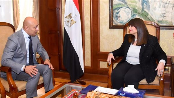 وزيرة الهجرة 