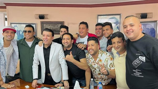 مصطفى كامل ومطربي