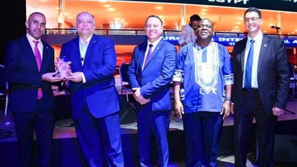 القابضة للمطارات