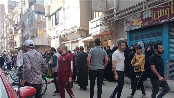 أهالي المحلة يشيعون