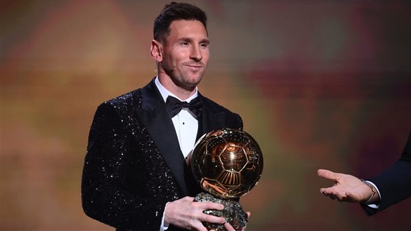 ميسي بالكرة الذهبية