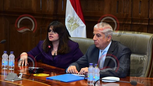 وزيرة الهجرة من البرلمان