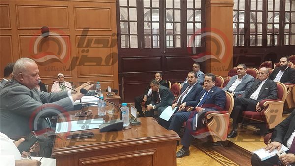  لجنة الإسكان والإدارة