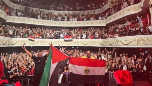 ويجز مع علم فلسطين