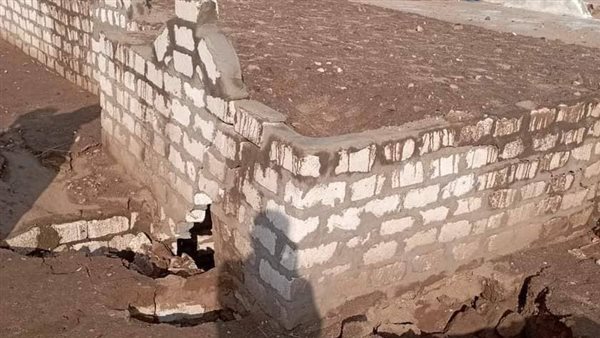 انهيار بعض المقابر