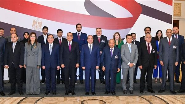 الرئيس السيسي يجتمع