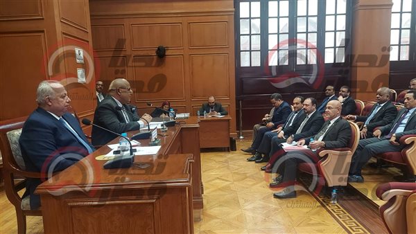  لجنة الإسكان والإدارة