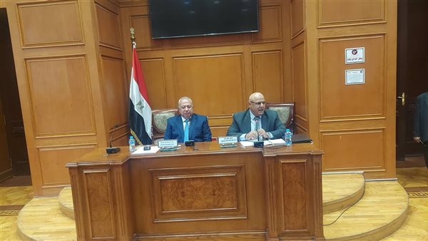  لجنة الإسكان والإدارة