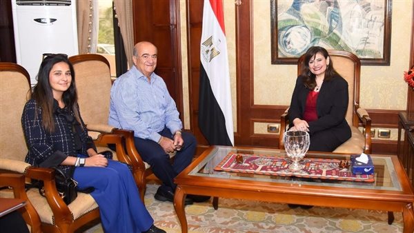 وزيرة الهجرة 