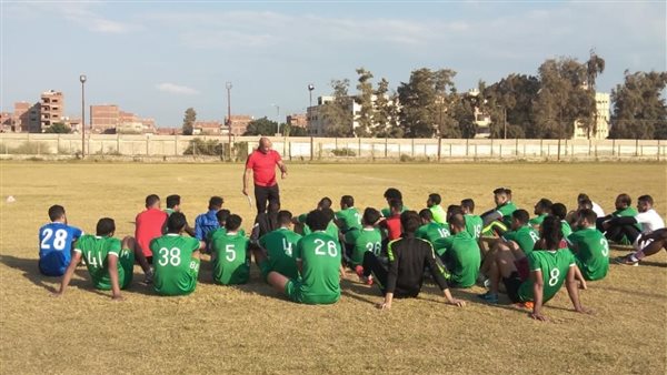 الجمل مع لاعبي كفر