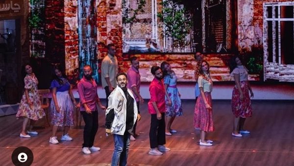 أكرم حسني- مسرحية