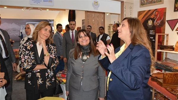 وزيرة الثقافة 