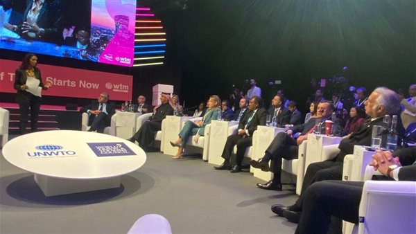 وزير السياحة والاثار