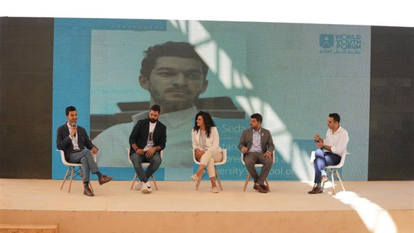 جانب من الحلقة النقاشية