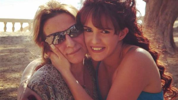 دنيا عبد العزيز ووالدتها