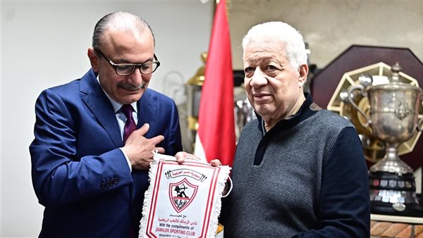 مرتضى منصور مع السفير