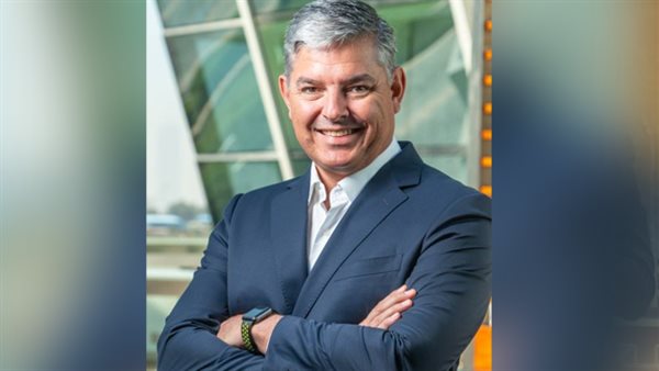 جيسون ماكميلان،المدير