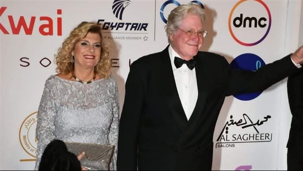 حسين فهمي وزوجته