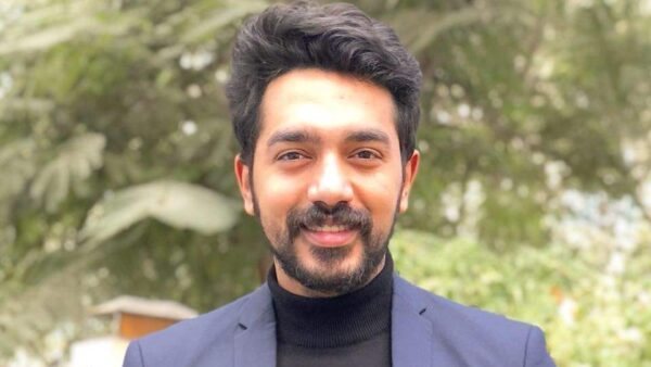 الفنان احمد والي