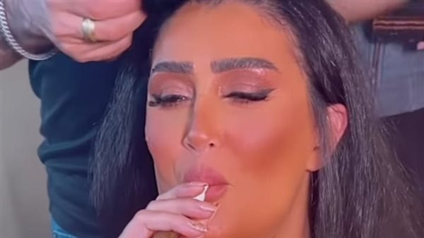 غادة عبد الرازق بالسيجارة