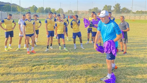 عاشور مع لاعبي كيما