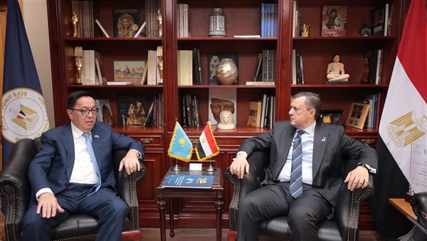 وزير السياحة والاثار