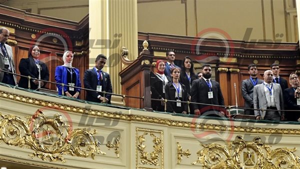 وفداً طلابياً بمجلس