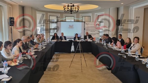 جانب من المائدة المستديرة