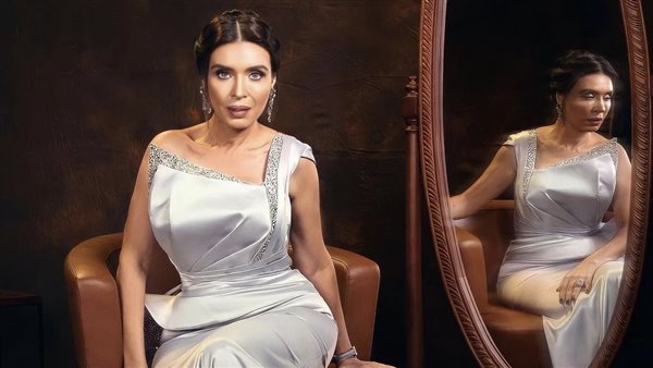 الراقصة دينا 