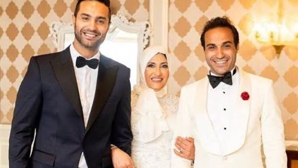 أحمد فهمي واسرته