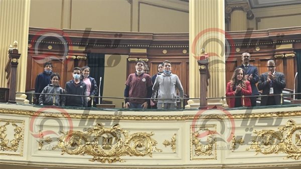  مجموعة من طلبة وطالبات