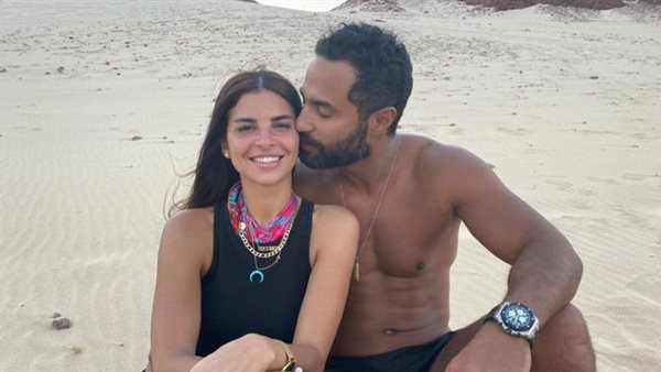 كريم فهمي وزوجته