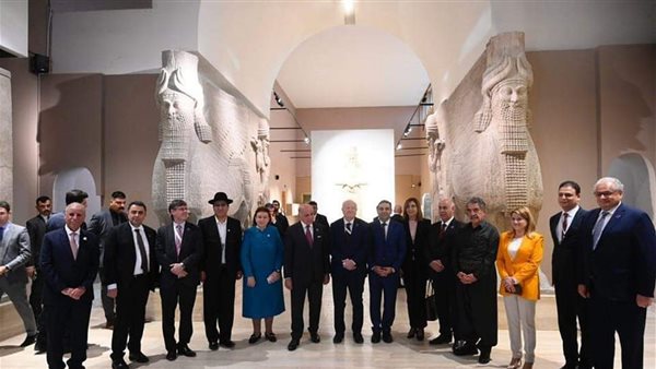 وزيرة الثقافة 