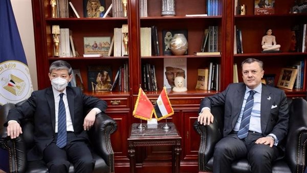 وزير السياحة والاثار