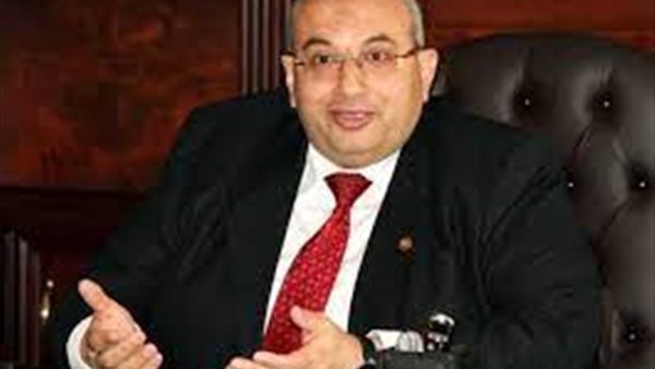 الكاتب الصحفي أشرف