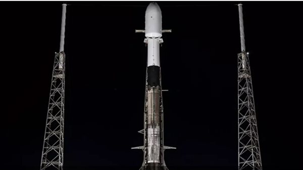 صاروخ من منصة الإطلاق