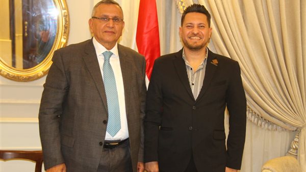 جانب من الصالون الثقافي