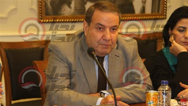 الكاتب الصحفي عبد