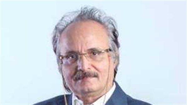 الدكتور نبيل عبد