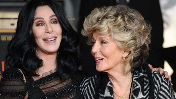 وفاة والدة المطربة