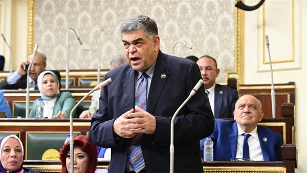 أشرف حاتم رئيس لجنة